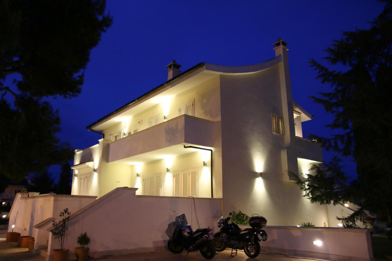 Casa Torre Di Specchio 2 Con Piscina Apartment Bari Bagian luar foto